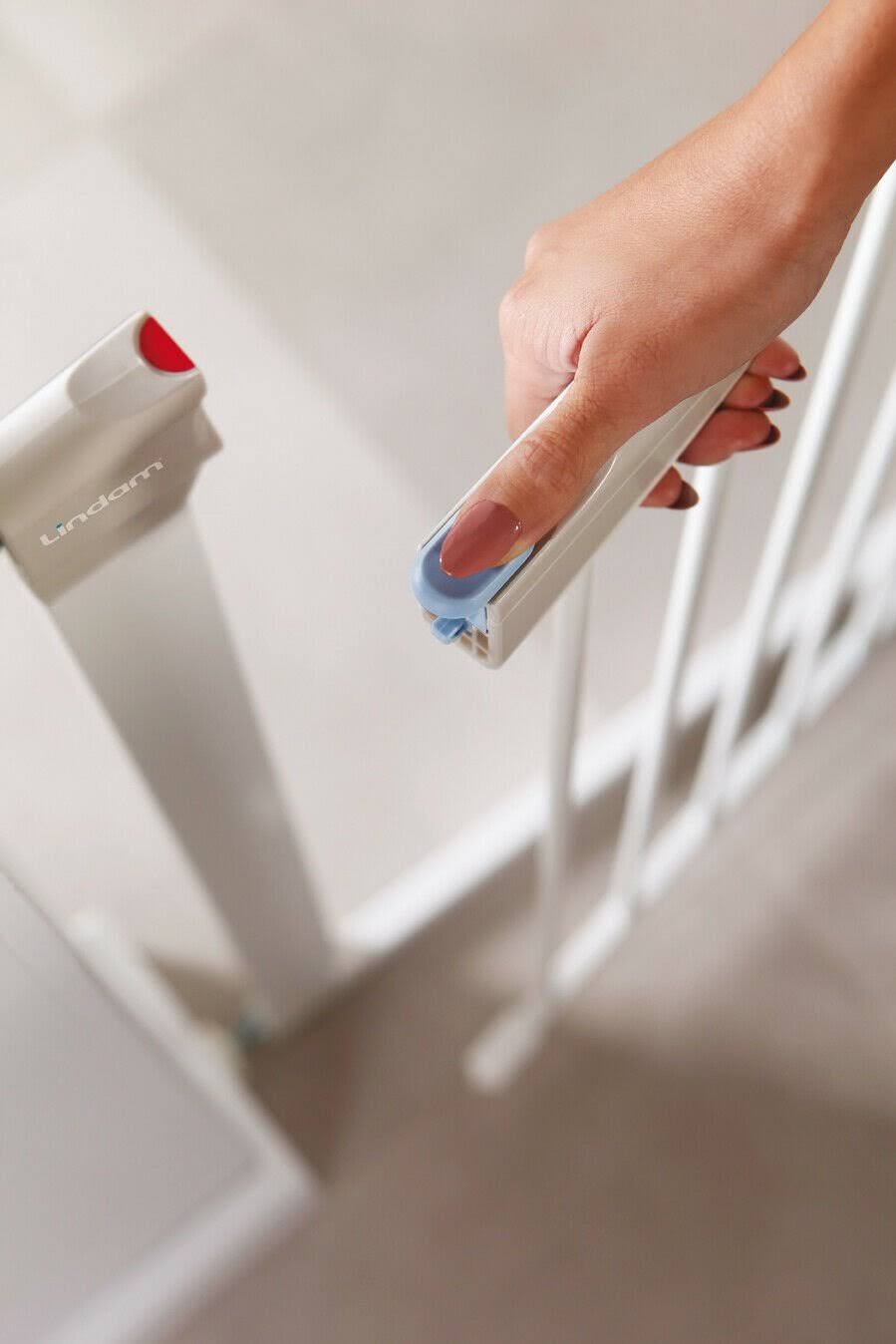 White Pressure Fit Safety Gate F9199